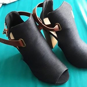 NEW Denim Women's shoes 8.5 ShoeDazzle